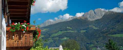 Bergpanorama − Dorf Tirol